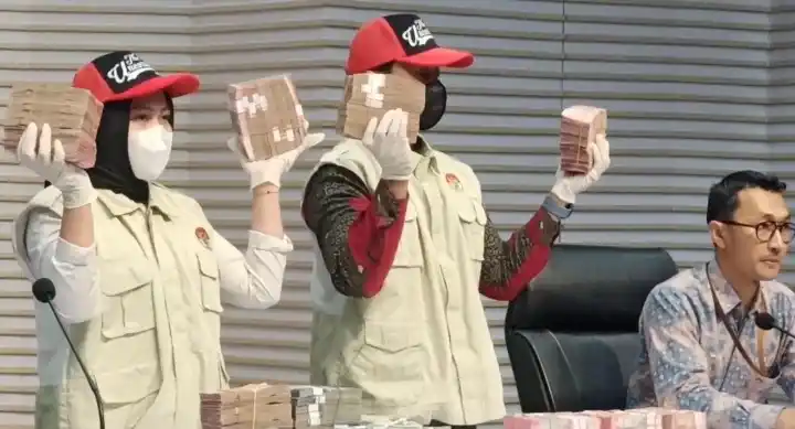 Uang Hasil Penyitaan KPK Terhadap Skandal Restitusi Pajak(Foto: Dok.MI/Albani)