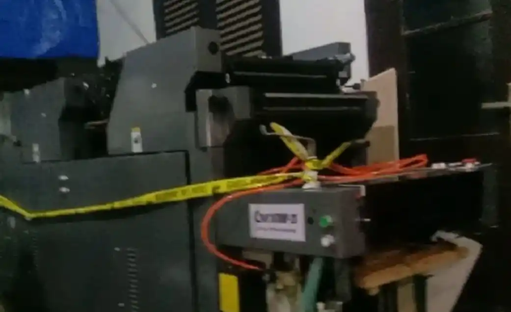 Mesin cetak canggih yang diamankan terkait peredaran uang palsu yang diproduksi di salah satu universitas Negri di Kabupaten Gowa, Sulawesi Selatan.