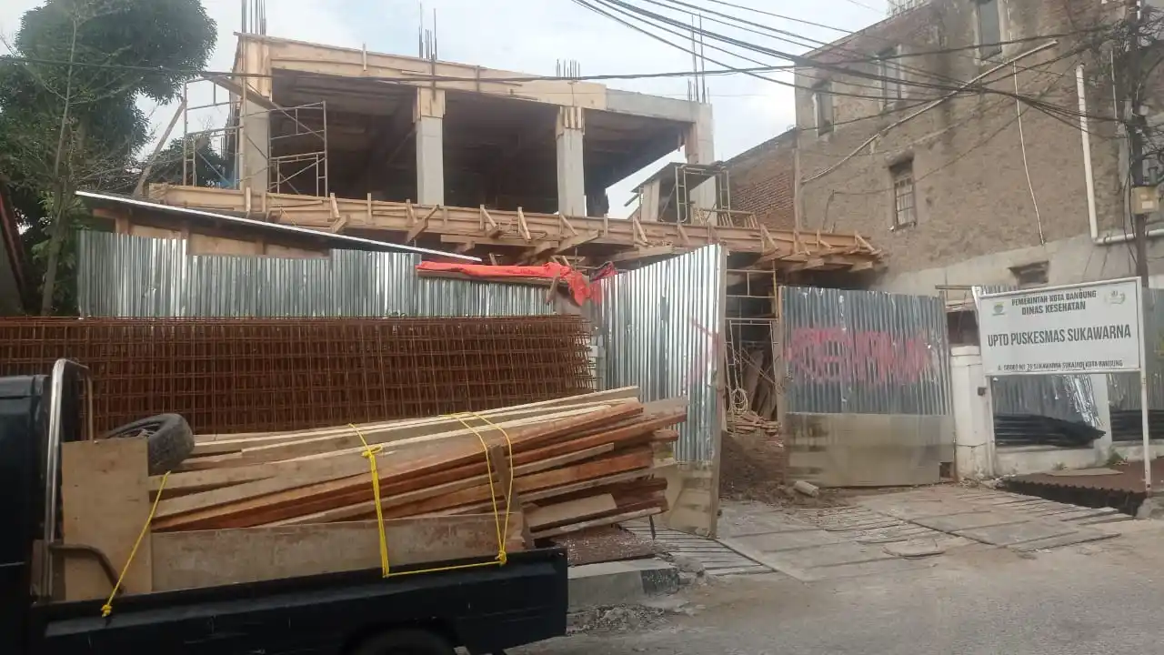 ondisi proyek pembangunan UPTD Puskesmas Sukawarna yang berada di Jl. Cibogo No. 76 Sukawarna, Kecamatan Sukajadi, Kota Bandung, Jawa Barat. (Foto: Dok MI/Sugiyanto)