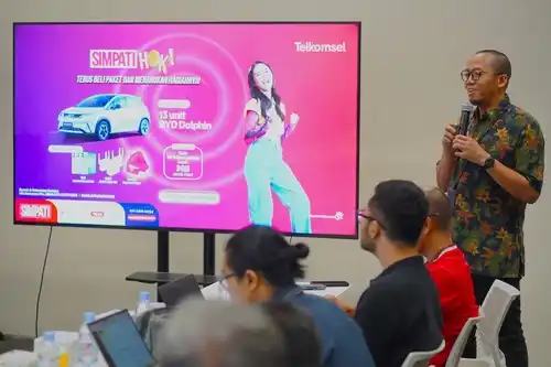 VP SIMPATI Product Marketing Telkomsel, Adhi Putranto menyampaikan apresiasi Telkomsel kepada seluruh pelanggan yang telah setia menggunakan layanan SIMPATI. [Foto: Doc. Tellkomsel]