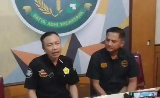 Mantan Wakil Bupati Blitar Rahmat Santoso, saat menyampaikan keterangan pers (Foto: Dok MI/JK)