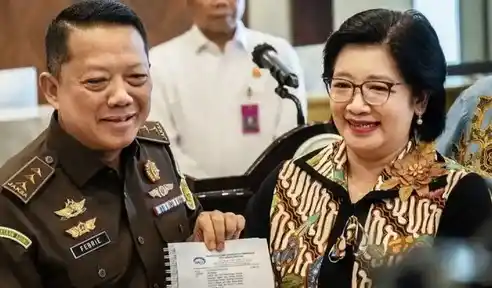 Febrie Adriansyah Jampidsus Kejagung (kiri) dan Wakil Kepala Badan Pengawasan Keuangan dan Pembangunan (BPKP) Agustina Arumsari (kanan) (Foto: Dok MI)