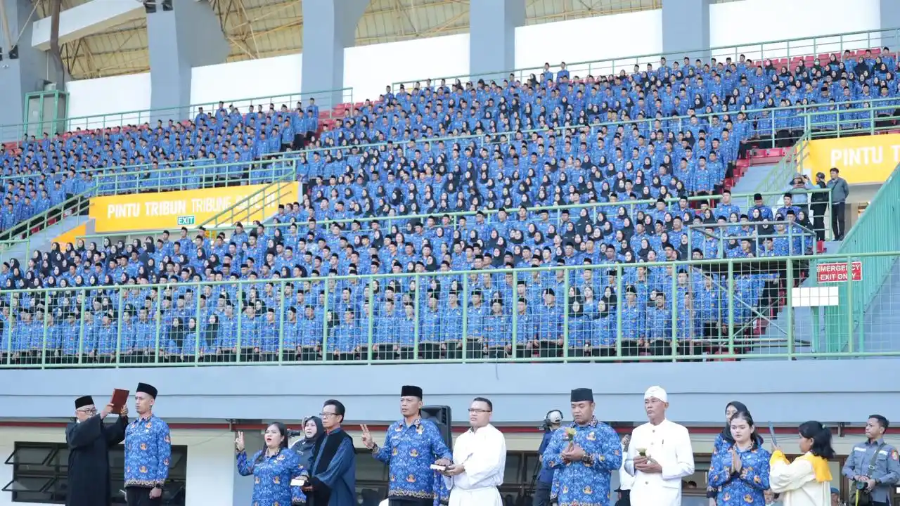 Wali Kota Bekasi, Tri Adhianto Lantik 7.969 PPPK (Foto: Dok/Diskominfotandi)