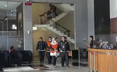 Komisi Pemberantasan Korupsi atau KPK resmi menahan Wali Kota Semarang Hevearita Gunaryanti Rahayu (HGR) atau Mbak Ita dan suaminya, Alwin Basri, Rabu (19/2/2025). Keduanya sebagai tersangka dalam kasus dugaan korupsi di Pemkot Semarang. (Foto: Dok MI/Aswan)