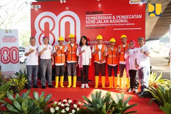 Kementerian Pekerjaan Umum melakukan pembersihan kerb di 28 titik. (Foto: Dok PU)