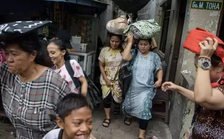 Warga mengikuti simulasi tanggap bencana dalam festival ruang publik. (Foto: Antara)