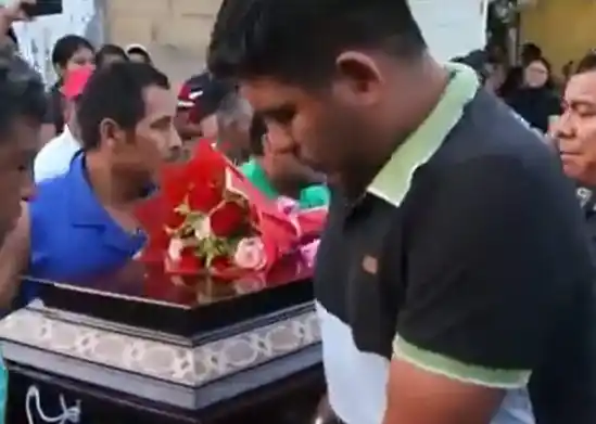 Peti jenazah Calon Wali Kota Texistepec, Meksiko, Yesenia Lara Gutierrez (49) (Foto: Dok MI)